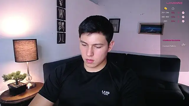 JamesCr  online show from February 8, 2026, 12:14 am