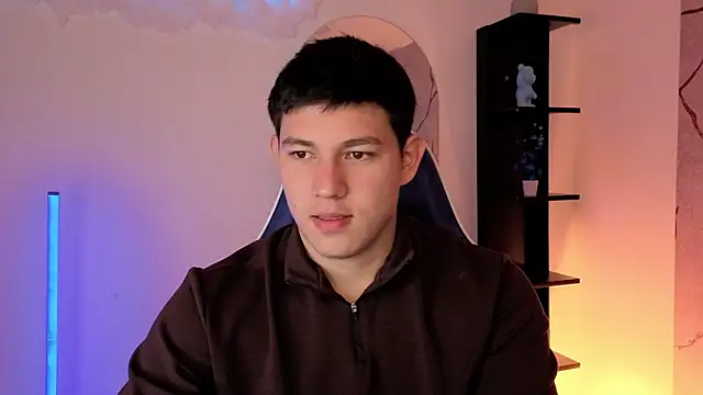 Snapshot of JamesCr_ chatting on May 25, 2026, 12:11 pm JamesCr online show from May 25, 2026, 12:11 pm
