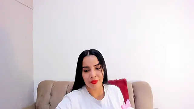 Snapshot of Violetta_0 chatting on March 1, 2025, 4:33 pm Violetta 0 online show from March 1, 2025, 4:33 pm