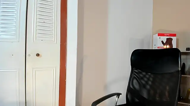 Snapshot of Violetta_0 chatting on September 18, 2025, 2:41 pm Violetta 0 online show from September 18, 2025, 2:41 pm