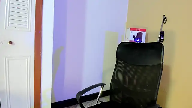 Snapshot of Violetta_0 chatting on September 23, 2025, 1:47 pm Violetta 0 online show from September 23, 2025, 1:47 pm