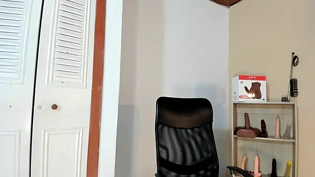 Snapshot of Violetta_0 chatting on September 29, 2025, 1:27 pm Violetta 0 online show from September 29, 2025, 1:27 pm