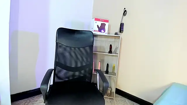 Snapshot of Violetta_0 chatting on October 3, 2025, 1:19 pm Violetta 0 online show from October 3, 2025, 1:19 pm