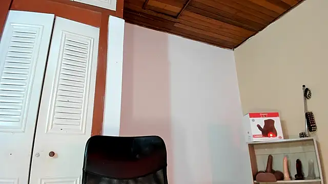 Snapshot of Violetta_0 chatting on October 16, 2025, 12:50 pm Violetta 0 online show from October 16, 2025, 12:50 pm