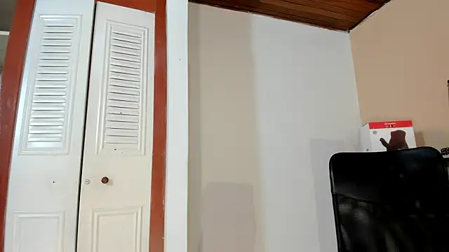 Snapshot of Violetta_0 chatting on October 17, 2025, 12:30 pm Violetta 0 online show from October 17, 2025, 12:30 pm