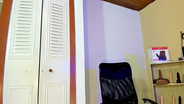 Snapshot of Violetta_0 chatting on October 22, 2025, 1:00 pm Violetta 0 online show from October 22, 2025, 1:00 pm