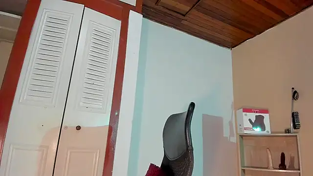 Snapshot of Violetta_0 chatting on October 29, 2025, 1:35 pm Violetta 0 online show from October 29, 2025, 1:35 pm