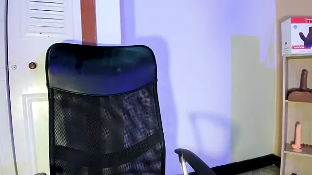 Snapshot of Violetta_0 chatting on November 7, 2025, 2:17 pm Violetta 0 online show from November 7, 2025, 2:17 pm