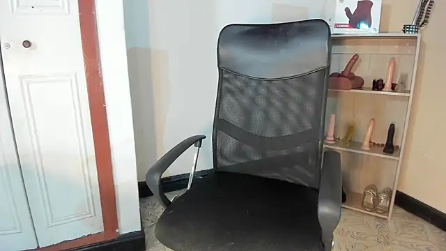 Snapshot of Violetta_0 chatting on November 10, 2025, 1:21 pm Violetta 0 online show from November 10, 2025, 1:21 pm