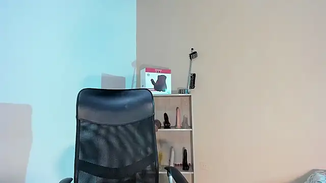 Snapshot of Violetta_0 chatting on November 11, 2025, 1:44 pm Violetta 0 online show from November 11, 2025, 1:44 pm