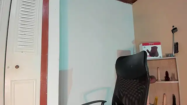 Snapshot of Violetta_0 chatting on November 12, 2025, 1:33 pm Violetta 0 online show from November 12, 2025, 1:33 pm