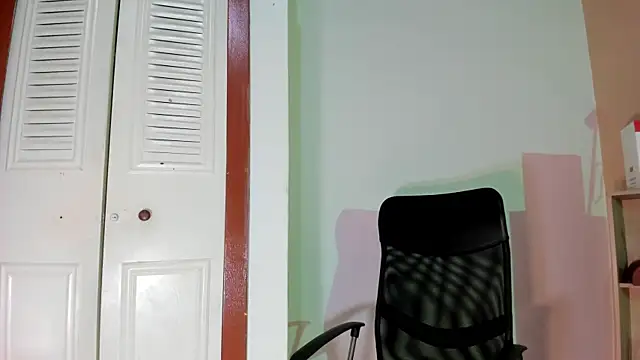 Snapshot of Violetta_0 chatting on November 26, 2025, 1:45 pm Violetta 0 online show from November 26, 2025, 1:45 pm