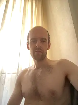 LynnAhNight online show from September 14, 2025, 4:44 am