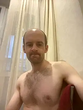 LynnAhNight online show from September 19, 2025, 3:08 am