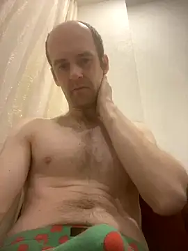 LynnAhNight online show from October 7, 2025, 3:14 am