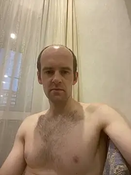 LynnAhNight online show from October 13, 2025, 3:28 am