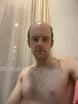 LynnAhNight online show from October 28, 2025, 2:59 am