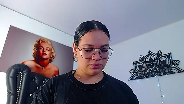 Snapshot of Taliana36 chatting on February 21, 2025, 1:11 pm Taliana36 online show from February 21, 2025, 1:11 pm