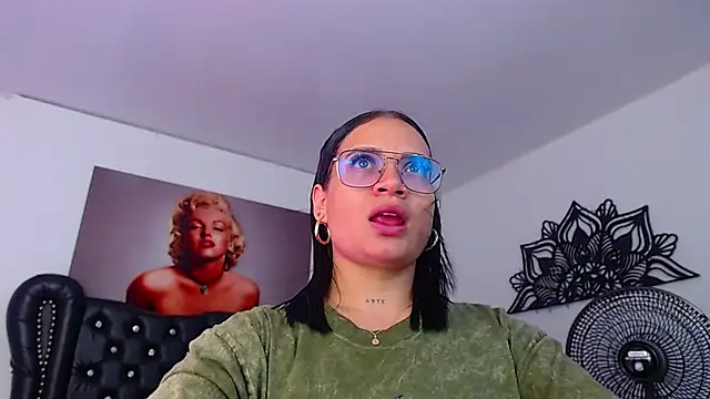 Snapshot of Taliana36 chatting on March 5, 2025, 1:06 pm Taliana36 online show from March 5, 2025, 1:06 pm