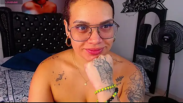 Snapshot of Taliana36 chatting on October 24, 2025, 12:23 pm Taliana36 online show from October 24, 2025, 12:23 pm