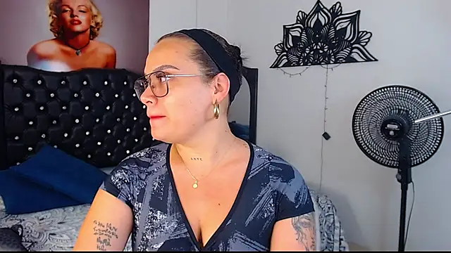 Snapshot of Taliana36 chatting on October 29, 2025, 12:07 pm Taliana36 online show from October 29, 2025, 12:07 pm