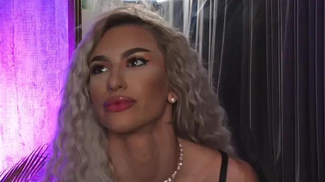 Snapshot of KarlaBart chatting on October 1, 2025, 7:53 pm KarlaBart online show from October 1, 2025, 7:53 pm