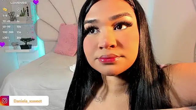 Snapshot of Danielaangelina chatting on October 3, 2025, 6:32 am Danielaangelina online show from October 3, 2025, 6:32 am