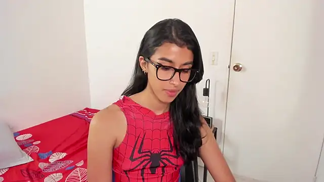 Snapshot of Mazikeen__18 chatting on June 3, 2026, 2:33 pm Mazikeen 18 online show from June 3, 2026, 2:33 pm