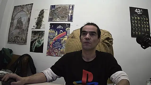 Snapshot of ReyDeBotones chatting on April 18, 2026, 7:40 pm ReyDeBotones online show from April 18, 2026, 7:40 pm