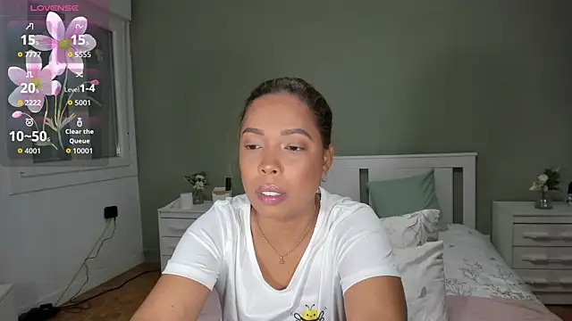 Snapshot of Izadi_7 chatting on October 2, 2025, 7:54 pm Izadi 7 online show from October 2, 2025, 7:54 pm