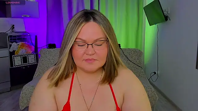 Snapshot of Vivien__wet chatting on March 3, 2025, 12:05 pm Vivien wet online show from March 3, 2025, 12:05 pm