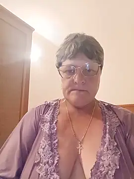Snapshot of ElzaJewel chatting on June 21, 2026, 8:44 pm ElzaJewel online show from June 21, 2026, 8:44 pm