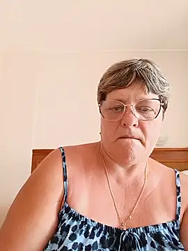 Snapshot of ElzaJewel chatting on June 27, 2026, 9:25 am ElzaJewel online show from June 27, 2026, 9:25 am
