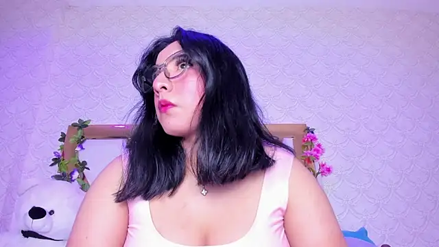 Snapshot of BeccaMathew chatting on May 11, 2026, 1:33 am BeccaMathew online show from May 11, 2026, 1:33 am