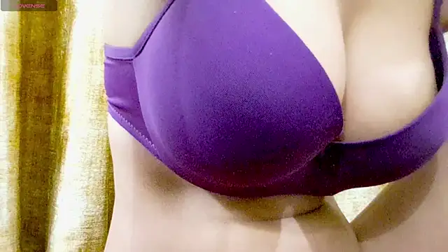 Snapshot of RAYI_01 chatting on October 14, 2025, 4:19 pm RAYI 01 online show from October 14, 2025, 4:19 pm