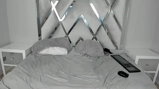 Snapshot of Your_Lady_Milf chatting on March 19, 2025, 4:13 pm Your Lady Milf online show from March 19, 2025, 4:13 pm