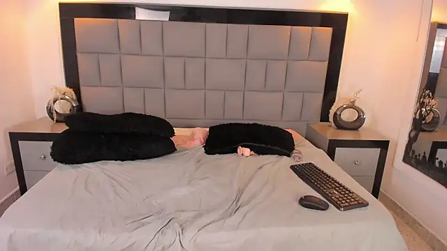 Snapshot of Your_Lady_Milf chatting on March 22, 2025, 4:04 pm Your Lady Milf online show from March 22, 2025, 4:04 pm