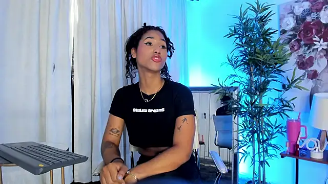 Snapshot of Alissemasiel chatting on June 10, 2026, 7:13 pm Alissemasiel online show from June 10, 2026, 7:13 pm