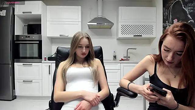 Snapshot of lisenok chatting on December 4, 2025, 2:48 pm lisenok online show from December 4, 2025, 2:48 pm