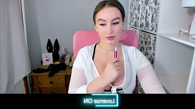 DonnaCam online show from May 12, 2026, 6:05 pm