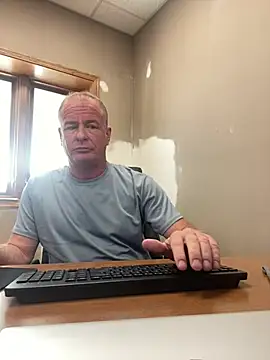 Snapshot of hintly chatting on August 7, 2026, 3:14 pm hintly online show from August 7, 2026, 3:14 pm