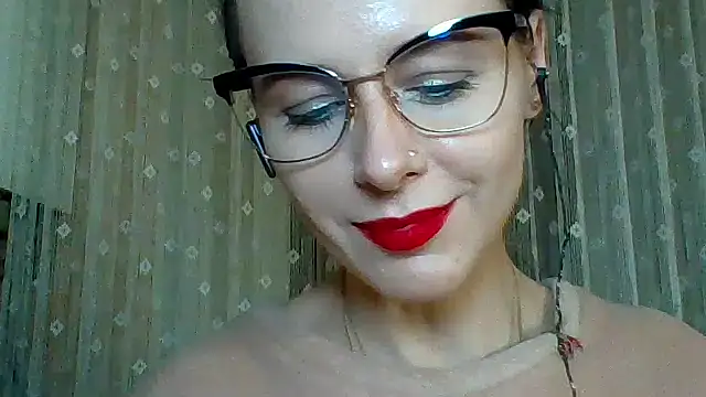 Snapshot of LuminousLady chatting on March 19, 2025, 9:37 pm LuminousLady online show from March 19, 2025, 9:37 pm