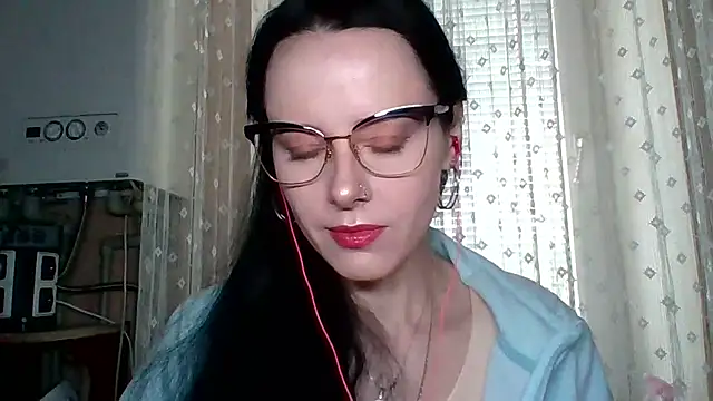 Snapshot of LuminousLady chatting on September 15, 2025, 7:19 am LuminousLady online show from September 15, 2025, 7:19 am