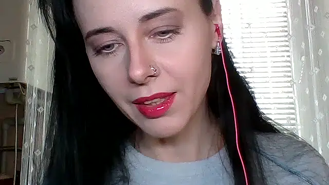 Snapshot of LuminousLady chatting on October 28, 2025, 8:18 am LuminousLady online show from October 28, 2025, 8:18 am