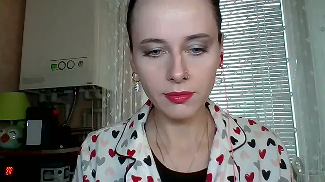 Snapshot of LuminousLady chatting on November 9, 2025, 11:30 am LuminousLady online show from November 9, 2025, 11:30 am