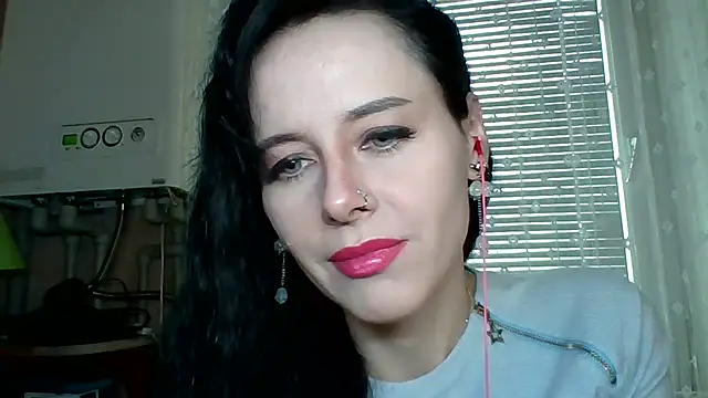 Snapshot of LuminousLady chatting on November 13, 2025, 11:20 am LuminousLady online show from November 13, 2025, 11:20 am
