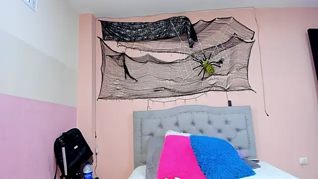 Snapshot of littletammy4u_ chatting on October 28, 2025, 12:30 pm littletammy4u online show from October 28, 2025, 12:30 pm