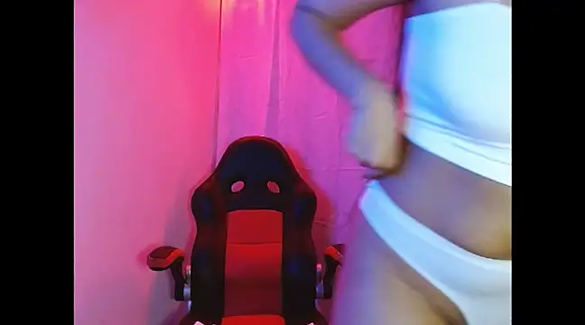 Snapshot of SallyWhitee chatting on March 8, 2025, 6:32 am SallyWhitee online show from March 8, 2025, 6:32 am