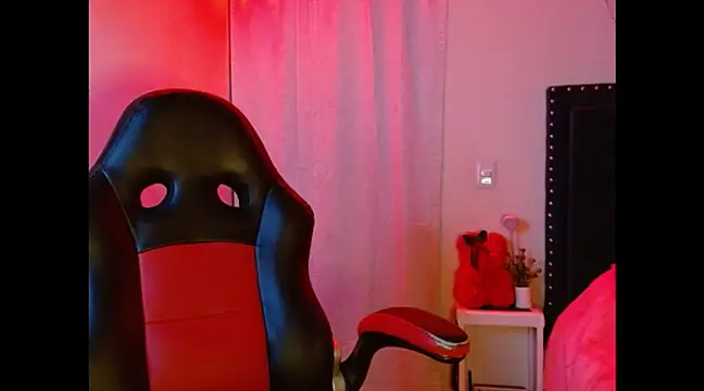 Snapshot of SallyWhitee chatting on March 12, 2025, 3:13 am SallyWhitee online show from March 12, 2025, 3:13 am