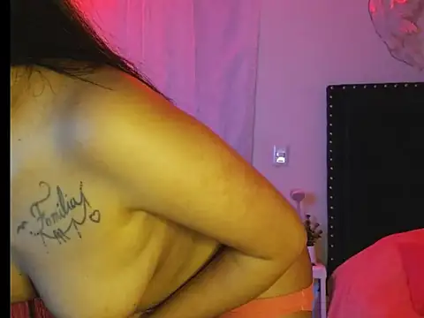 Snapshot of SallyWhitee chatting on March 17, 2025, 6:07 am SallyWhitee online show from March 17, 2025, 6:07 am